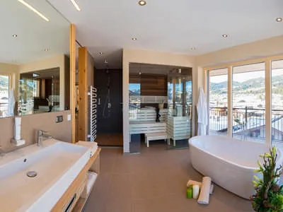 Panorama-Juniorsuite Kirchberg Bild 2